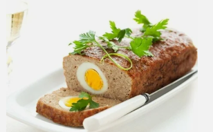 Meatloaf with an egg on a diet of Dyukana